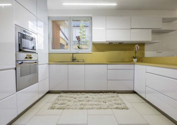 MODERNÝ DIZAJN A VEĽKOLEPÝ PRIESTOR