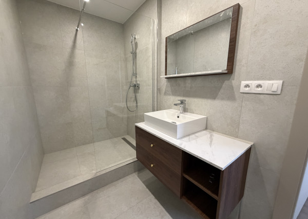 PRENÁJOM. Dizajnový 2Izbový byt pripravený na nasťahovanie