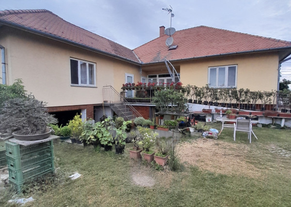Predaj dvoj generačný Rodinný dom s 900m2 pozemkom v Šamoríne