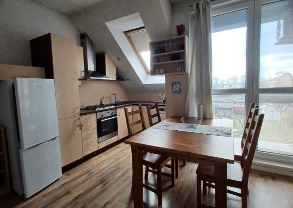 PRENÁJOM - 4i veľkometrážny byt so zariadením v  Gabčíkove