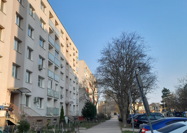 Pripravujeme - Predaj veľký 1i byt v pôvodnom stave v Šamoríne na Čilistovskej ul.