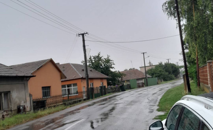 Predaj stavebný pozemok so starým rodinným domom v obciTekovské Lužany - fotografia 1