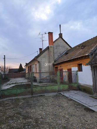 3-izbový starší RD. s garážou