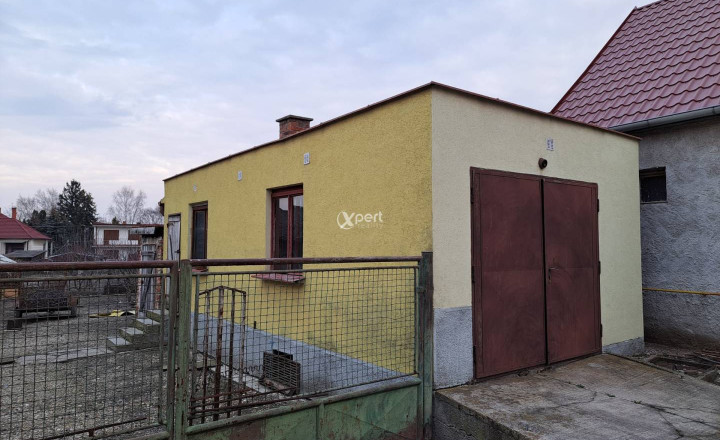 3-izbový starší RD. s garážou - fotografia 1