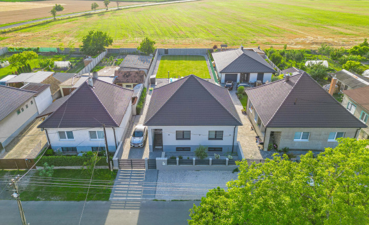 PREDAJ - 3 izbový rodinný dom Pinkove Kračany - fotografia 1