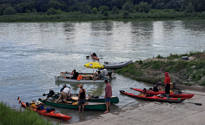 Stavebný pozemok pri DUNAJI - fotografia 3