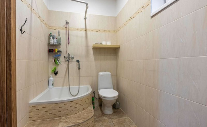 PREDAJ - 3 izbový rodinný dom v obci Kostolné Kračany - fotografia 11
