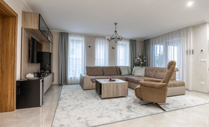 PREDAJ - 3 izbový rodinný dom v obci Kostolné Kračany - fotografia 3
