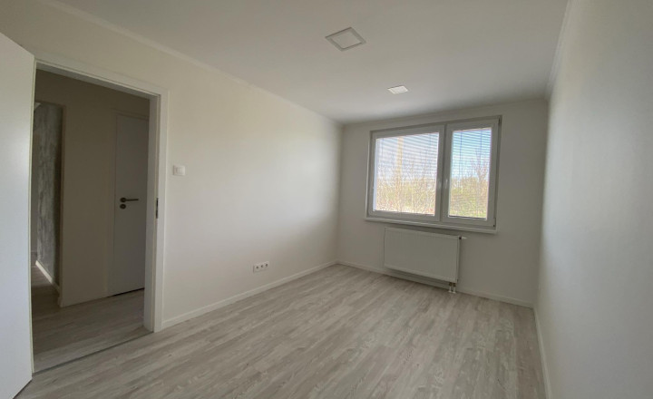 REZERVOVANÉ   119 990,- € Ponúkam na predaj kompletne prerobený 3 izbový  byt  s loggiou  v Dunajskej  Strede - fotografia 12