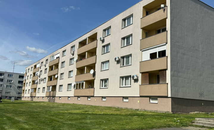REZERVOVANÉ   119 990,- € Ponúkam na predaj kompletne prerobený 3 izbový  byt  s loggiou  v Dunajskej  Strede - fotografia 25