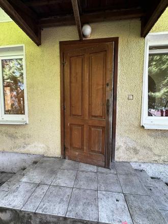 NOVÁ CENA / 140 000,- € Na predaj 3 izbový rodinný dom  s altánkom , s garážou a s krbom v tichej a pokojnej  lokalite v  obci Malé Dvorníky - fotografia 3