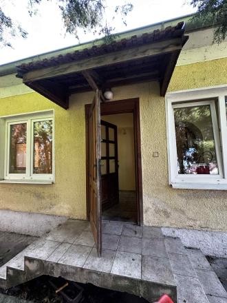 NOVÁ CENA / 140 000,- € Na predaj 3 izbový rodinný dom  s altánkom , s garážou a s krbom v tichej a pokojnej  lokalite v  obci Malé Dvorníky - fotografia 4