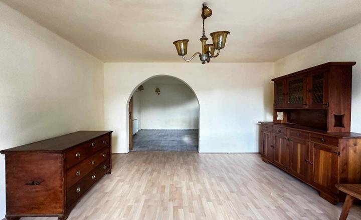 NOVÁ CENA / 140 000,- € Na predaj 3 izbový rodinný dom  s altánkom , s garážou a s krbom v tichej a pokojnej  lokalite v  obci Malé Dvorníky - fotografia 9
