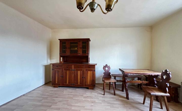 NOVÁ CENA / 140 000,- € Na predaj 3 izbový rodinný dom  s altánkom , s garážou a s krbom v tichej a pokojnej  lokalite v  obci Malé Dvorníky - fotografia 10