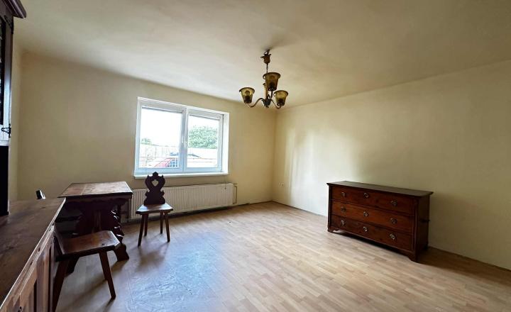 NOVÁ CENA / 140 000,- € Na predaj 3 izbový rodinný dom  s altánkom , s garážou a s krbom v tichej a pokojnej  lokalite v  obci Malé Dvorníky - fotografia 11