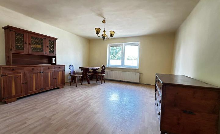 NOVÁ CENA / 140 000,- € Na predaj 3 izbový rodinný dom  s altánkom , s garážou a s krbom v tichej a pokojnej  lokalite v  obci Malé Dvorníky - fotografia 13