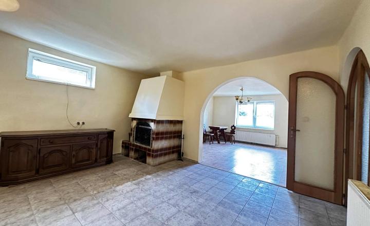 NOVÁ CENA / 140 000,- € Na predaj 3 izbový rodinný dom  s altánkom , s garážou a s krbom v tichej a pokojnej  lokalite v  obci Malé Dvorníky - fotografia 14