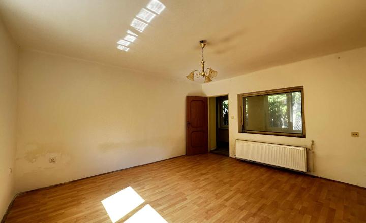 NOVÁ CENA / 140 000,- € Na predaj 3 izbový rodinný dom  s altánkom , s garážou a s krbom v tichej a pokojnej  lokalite v  obci Malé Dvorníky - fotografia 20