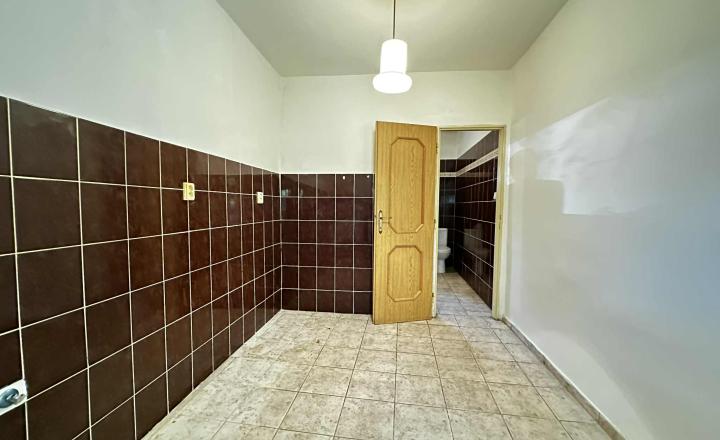 NOVÁ CENA / 140 000,- € Na predaj 3 izbový rodinný dom  s altánkom , s garážou a s krbom v tichej a pokojnej  lokalite v  obci Malé Dvorníky - fotografia 24
