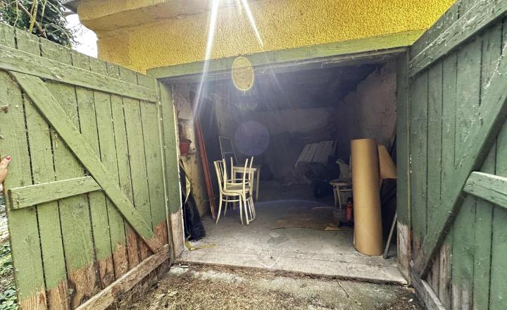 NOVÁ CENA / 140 000,- € Na predaj 3 izbový rodinný dom  s altánkom , s garážou a s krbom v tichej a pokojnej  lokalite v  obci Malé Dvorníky - fotografia 32