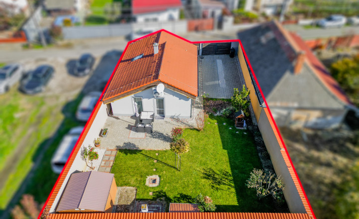 REZERVOVANÝ.Rodinný dom na predaj, pokoj, pohodlie a skvelá dostupnosť - fotografia 3