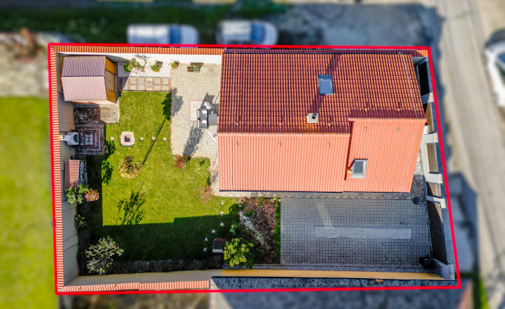 REZERVOVANÝ.Rodinný dom na predaj, pokoj, pohodlie a skvelá dostupnosť - fotografia 1