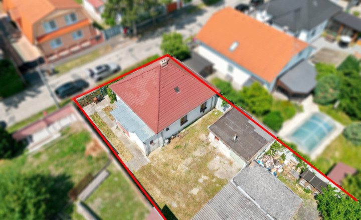 REZERVOVANÝ, Rodinný dom v centre mesta Galanta - fotografia 1