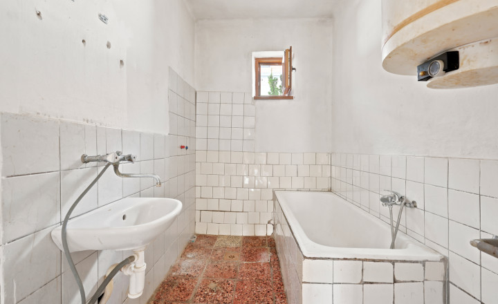 REZERVOVANÝ, Rodinný dom v centre mesta Galanta - fotografia 15