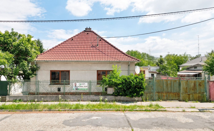 REZERVOVANÝ, Rodinný dom v centre mesta Galanta