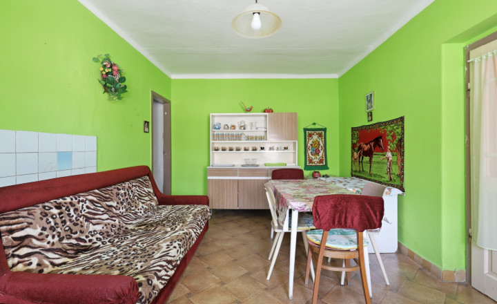 Starší rodinný dom vo vyhľadávanej obci na predaj - fotografia 6