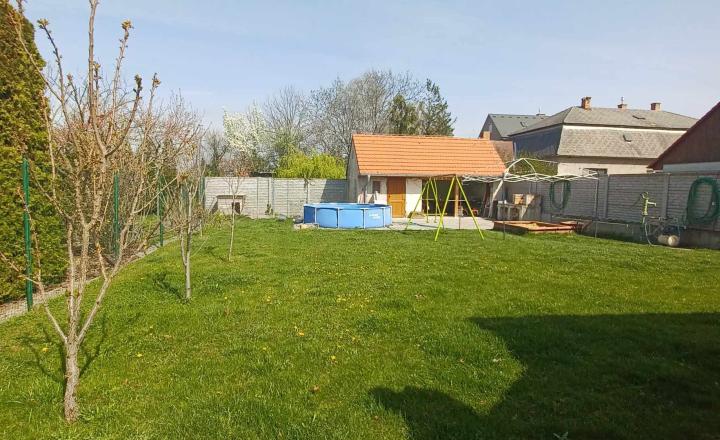 Nasťahujte sa bez starostí, bez nutnosti rekonštrukcie! 4 izbový rodinný dom s garážou v Gabčíkove - fotografia 8