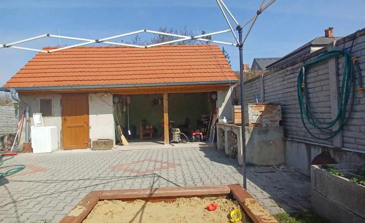 Nasťahujte sa bez starostí, bez nutnosti rekonštrukcie! 4 izbový rodinný dom s garážou v Gabčíkove - fotografia 9