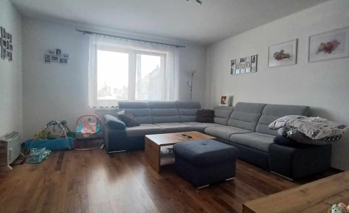 Nasťahujte sa bez starostí, bez nutnosti rekonštrukcie! 4 izbový rodinný dom s garážou v Gabčíkove - fotografia 12