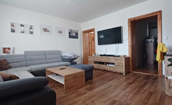 Nasťahujte sa bez starostí, bez nutnosti rekonštrukcie! 4 izbový rodinný dom s garážou v Gabčíkove - fotografia 13
