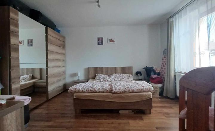 Nasťahujte sa bez starostí, bez nutnosti rekonštrukcie! 4 izbový rodinný dom s garážou v Gabčíkove - fotografia 15