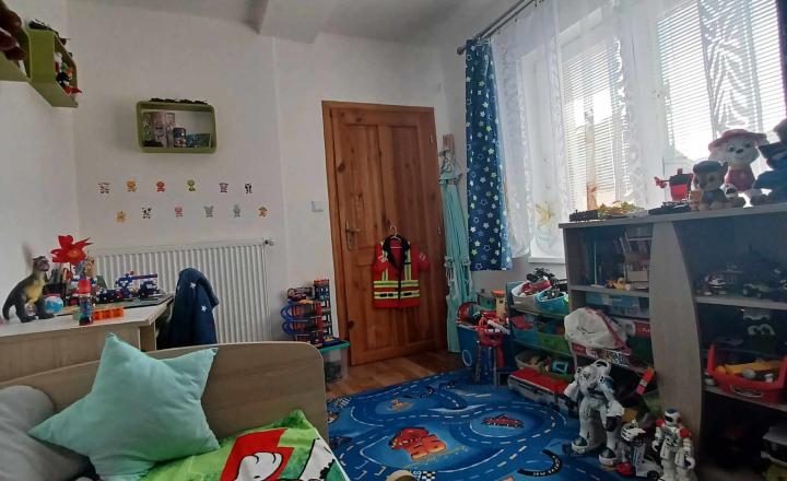 Nasťahujte sa bez starostí, bez nutnosti rekonštrukcie! 4 izbový rodinný dom s garážou v Gabčíkove - fotografia 18
