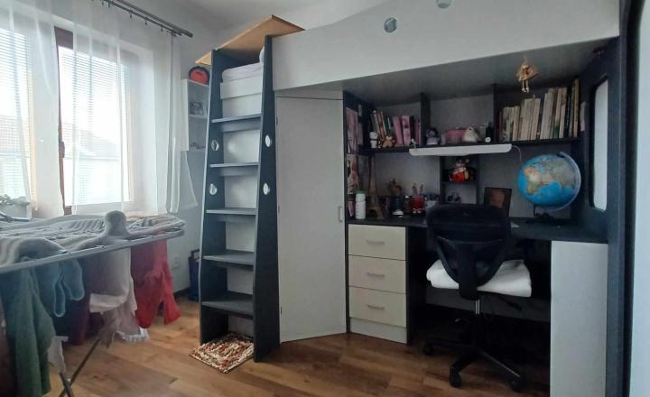 Nasťahujte sa bez starostí, bez nutnosti rekonštrukcie! 4 izbový rodinný dom s garážou v Gabčíkove - fotografia 19