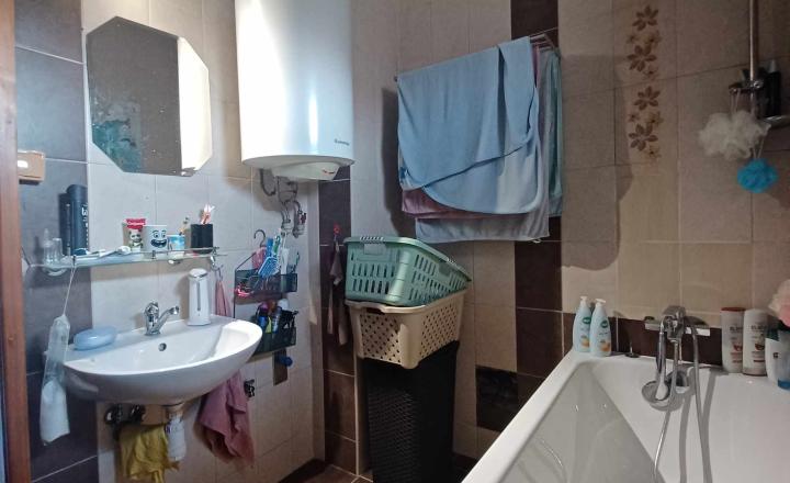 Nasťahujte sa bez starostí, bez nutnosti rekonštrukcie! 4 izbový rodinný dom s garážou v Gabčíkove - fotografia 22