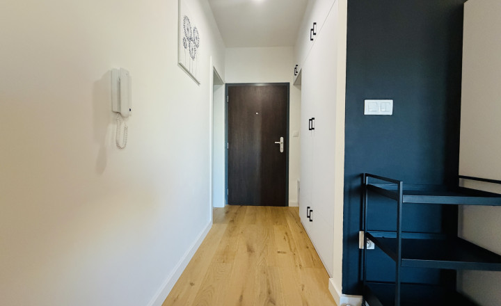 Prenájom 2 izbového bytu s parkovacím miestom! - fotografia 1