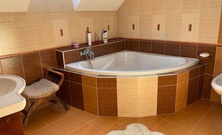 4-IZBOVÝ RODINNÝ DOM 160 m² | KRB | TERASA | GABČÍKOVO - fotografia 18