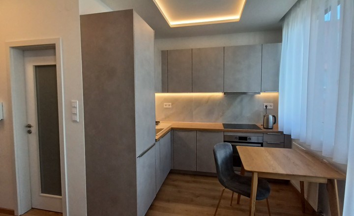 BÝVANIE, KTORÉ MÁ ŠTÝL - 1-IZBOVÝ BYT S BALKÓNOM, KOMPLETNÁ REKONŠTRUKCIA V PROJEKTE KOLOSEO, Tomášikova ulica, Bratislava - fotografia 2