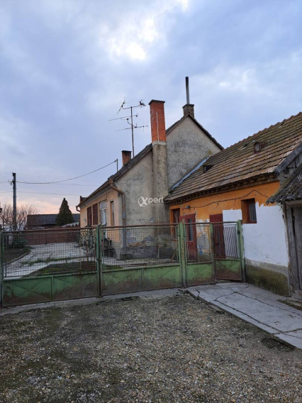 3-izbový starší RD. s garážou